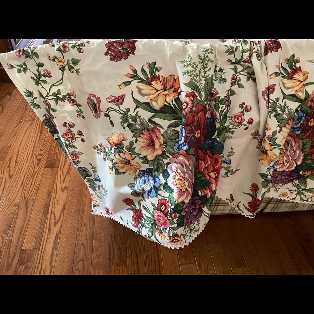 Floral valance